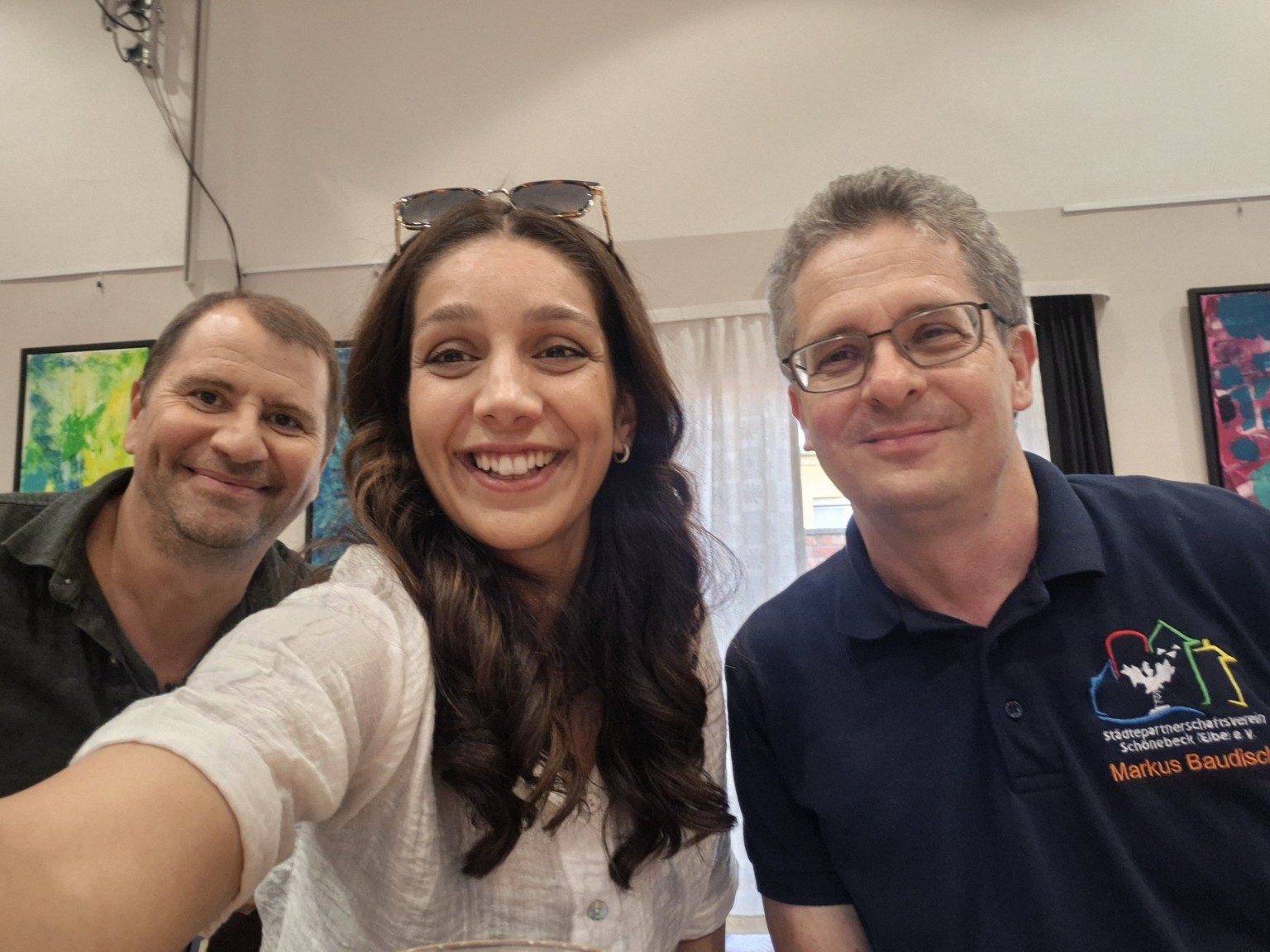 Zwei Gäste aus Söke und Markus Baudisch bei einem gemeinsamen Erinnerungsfoto
