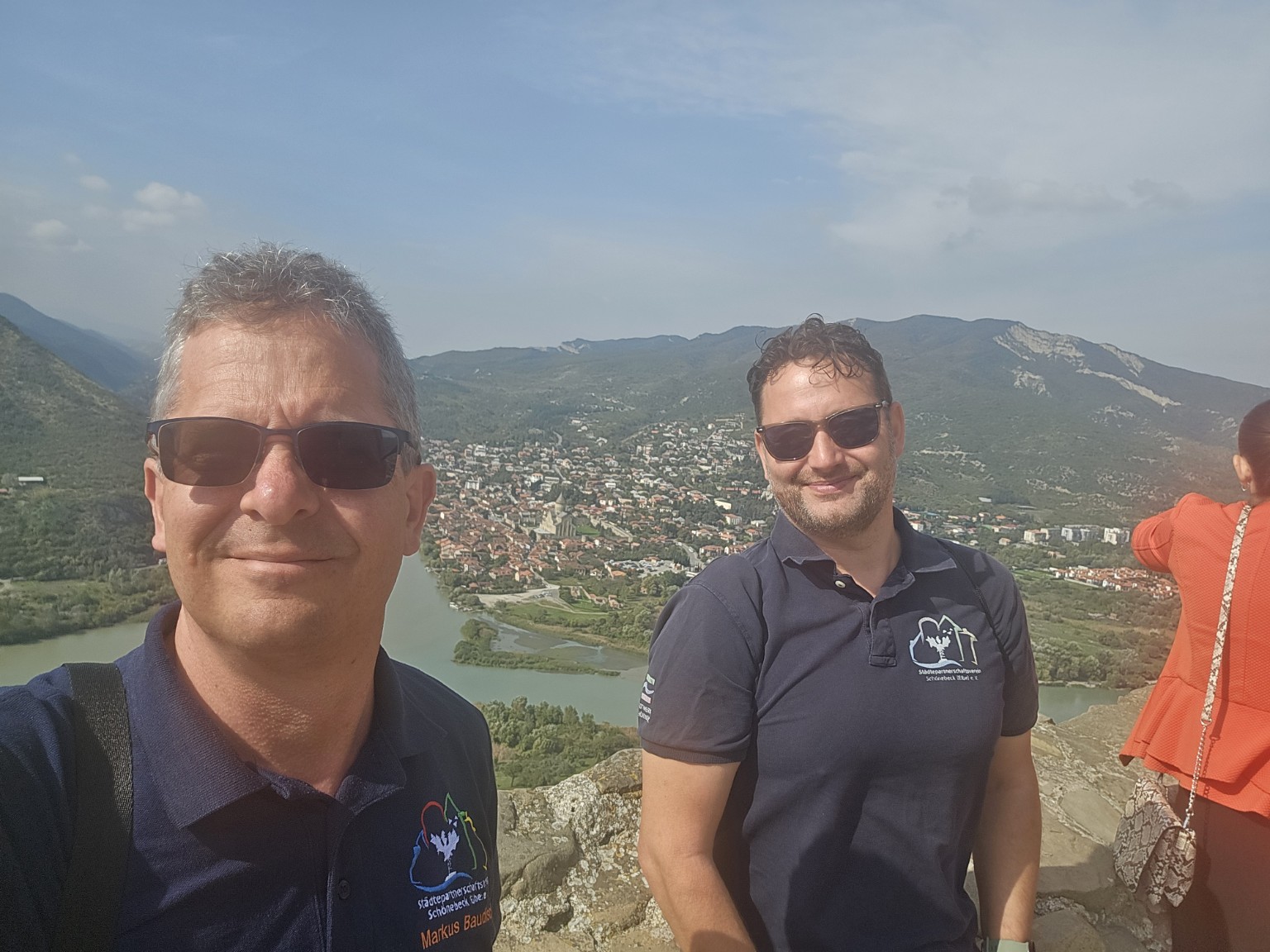 Markus Baudisch und Matthias Zander mit Blick auf Mtskheta